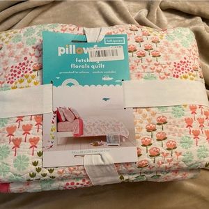 Pillowfort Kids Full/Queen size bedspread